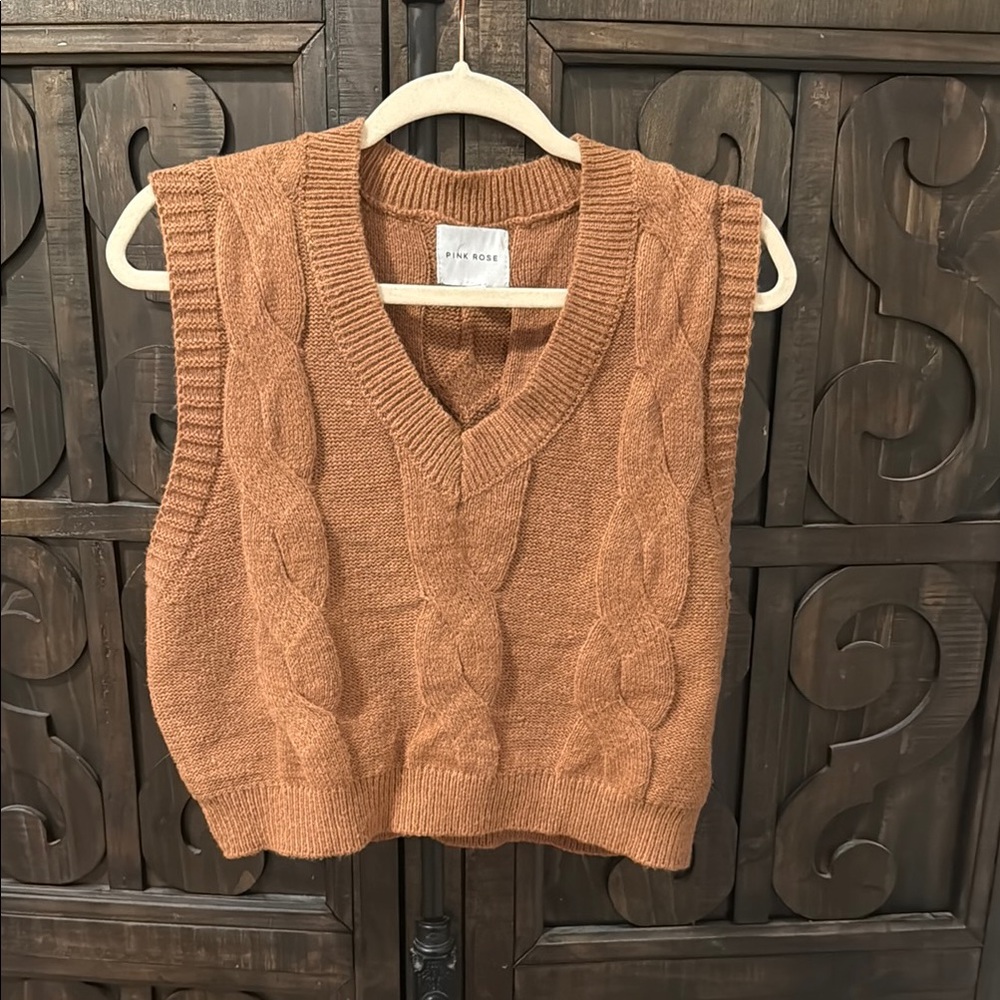 Cable Knit Sleeveless Sweater Vest
